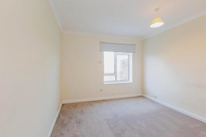 2 Bedroom Apartment To Rent In Chatham Park, Bath, BA2