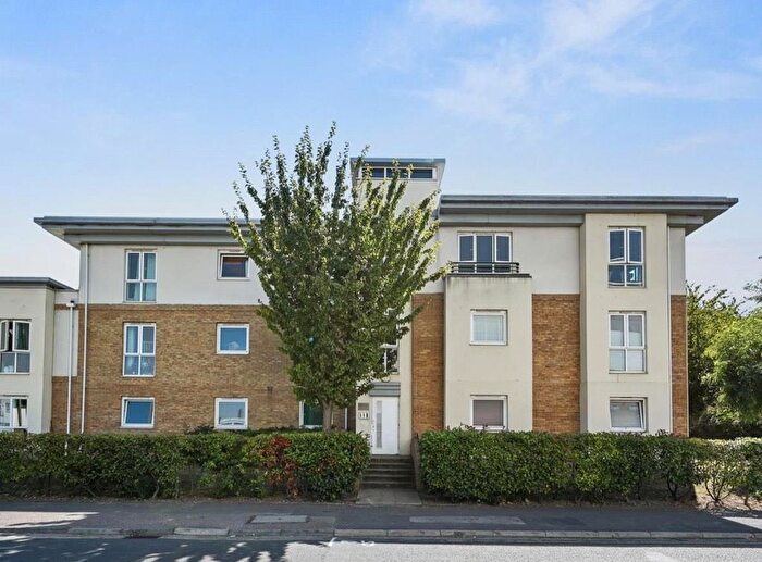 2 Bedroom Flat For Sale In Pool Close, West Molesey, KT8