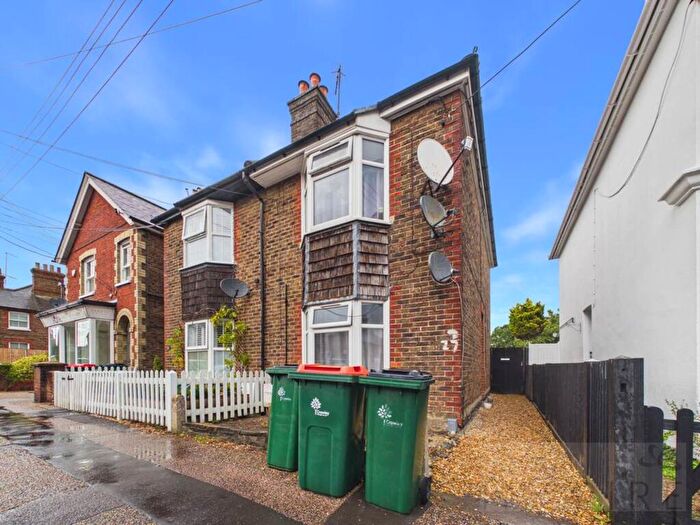 1 Bedroom Flat To Rent In Hazelwick Road, Crawley, RH10