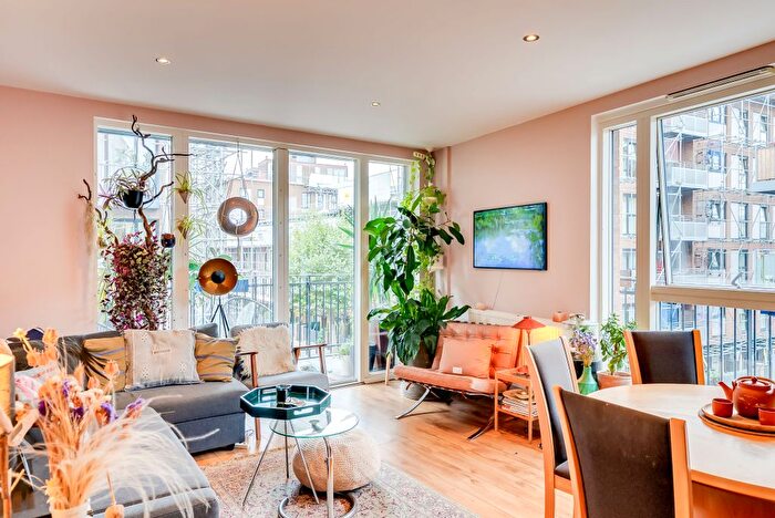 2 Bedroom Flat For Sale In Whiston Road, London, E2