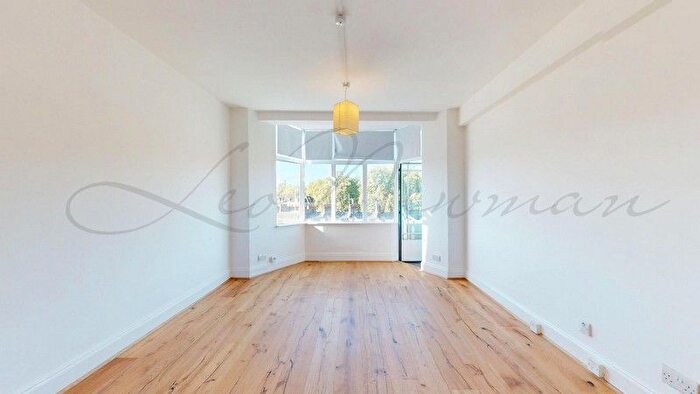 Studio To Rent In Trinity Court, Gray's Inn Road, WC1X