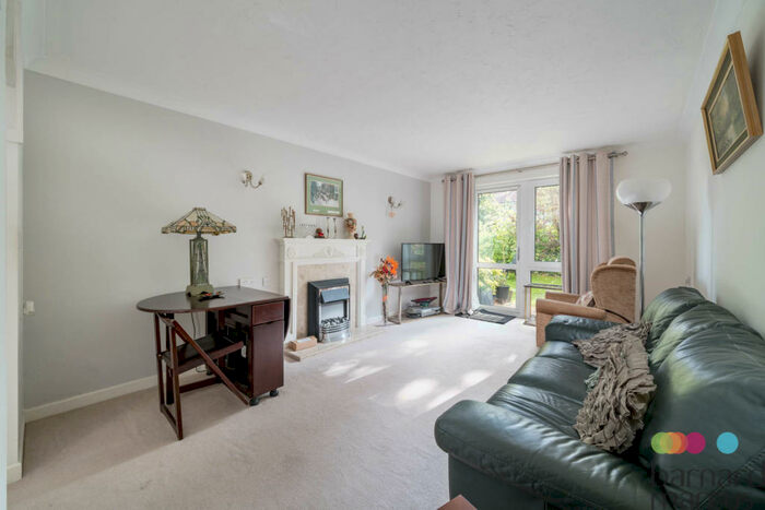 2 Bedroom Apartment To Rent In Friern Watch Avenue, London, N12