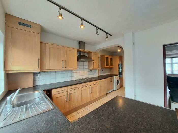 3 Bedroom Terraced House To Rent In Rolls Park Road, Chingford, E4