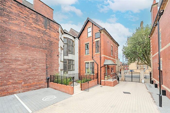 4 Bedroom Town House For Sale In Wood House, Wood Street, Wakefield, WF1