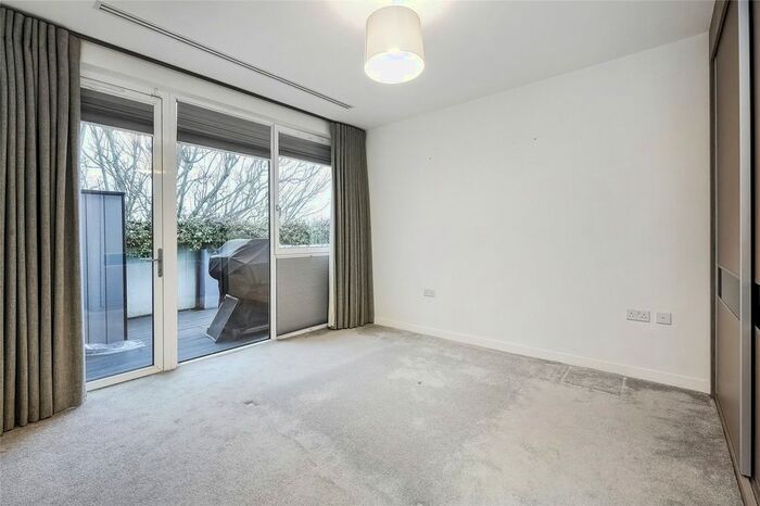 3 Bedroom Flat To Rent In Putney Hill, Putney Hill, SW15