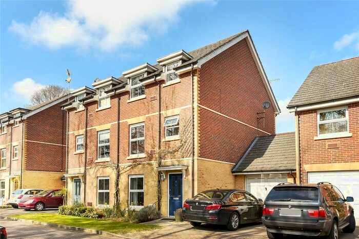 4 Bedroom Town House To Rent In Dene Close, Camberley, Surrey, GU15