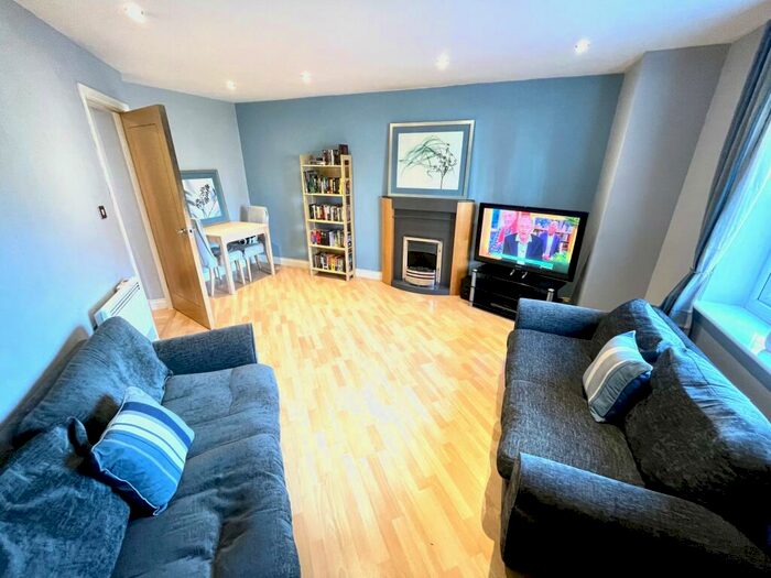 2 Bedroom Flat To Rent In Redoaks Way, Halewood, Liverpool, L26