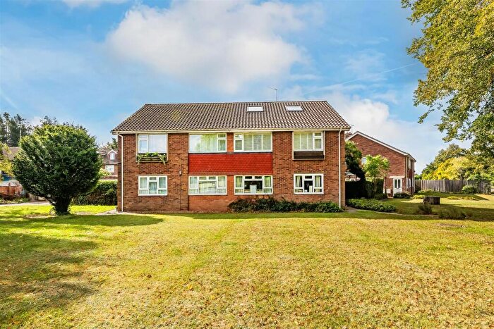 2 Bedroom Maisonette For Sale In Links Road, Ashtead, KT21