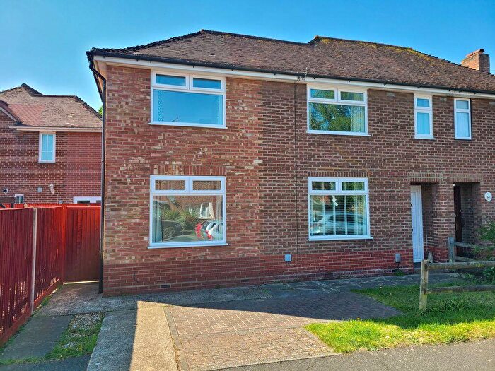 3 Bedroom Semi Detached House For Sale In Testwood Crescent, Totton, SO40