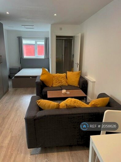 Studio To Rent In City Road, Cardiff, CF24