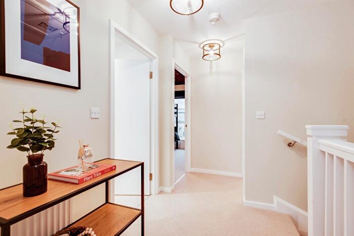 3 Bedroom Terraced House For Sale In Oakfield, Swindon, SN3