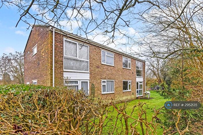 1 Bedroom Flat To Rent In Alderfield, Petersfield, GU32