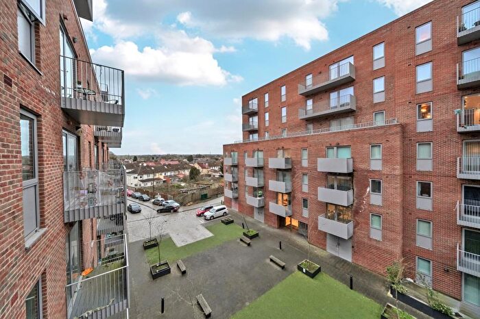 1 Bedroom Flat For Sale In Steel House, Slough, SL2