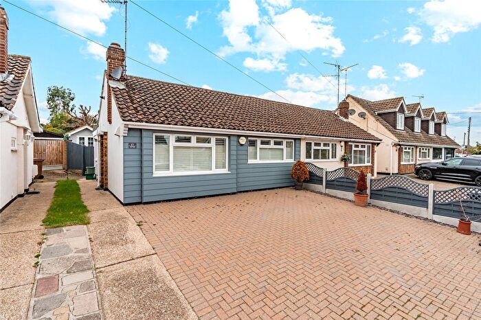 3 Bedroom Bungalow For Sale In Windsor Gardens, Wickford, Essex, SS11
