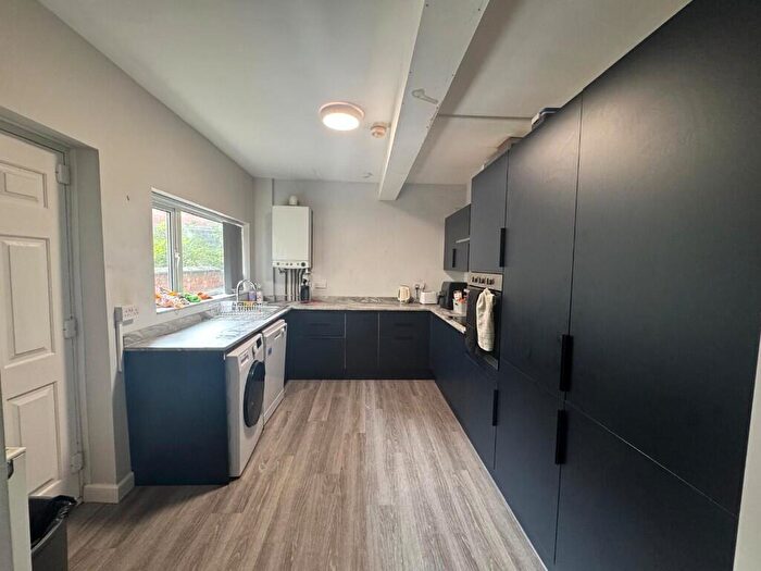 5 Bedroom Semi Detached House To Rent In Grove Road, Nottingham, Nottinghamshire, NG7