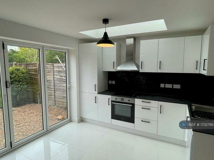 5 Bedroom Semi-Detached House To Rent In Cabell Road, Guildford, GU2