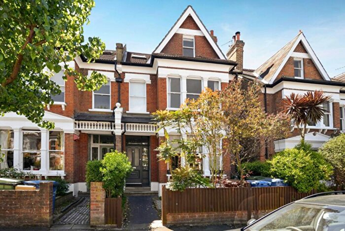 2 Bedroom Flat To Rent In Wyneham Road London, SE24