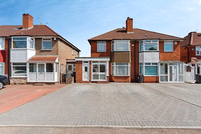 3 Bedroom Semi Detached House For Sale In Pearl Grove, Birmingham, West Midlands, B27