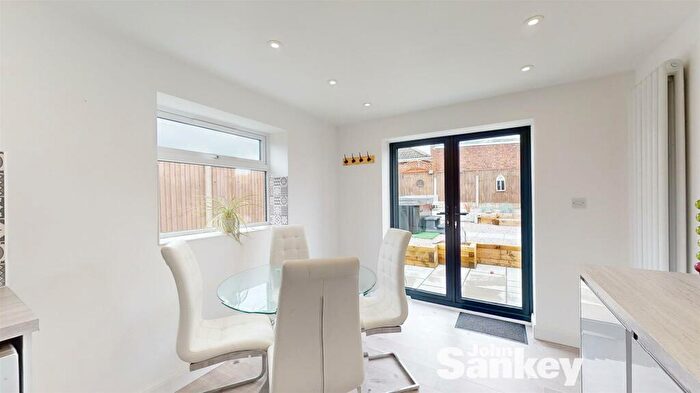 2 Bedroom Semi-Detached Bungalow For Sale In Gordondale Road, Mansfield, NG19