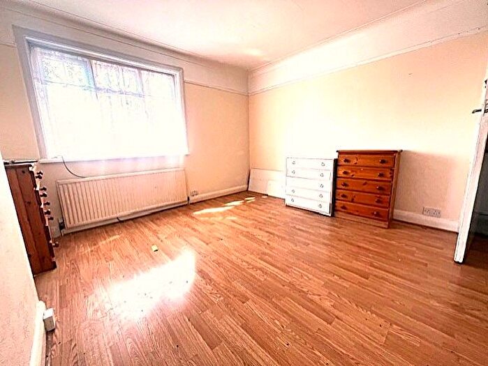4 Bedroom Maisonette To Rent In Promenade Mansions The Promenade, Edgware, HA8