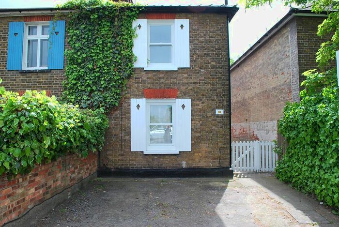1 Bedroom Flat To Rent In Portsmouth Road, Surbiton, KT6