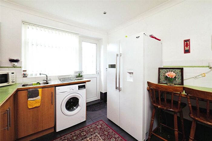 3 Bedroom Terraced House For Sale In Fingal Close, Clifton, Nottingham, NG11