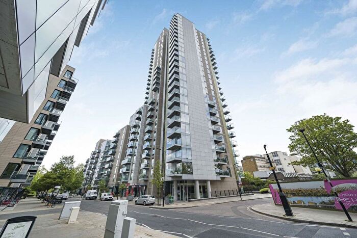 2 Bedroom Flat For Sale In Woodberry Grove, London, N4