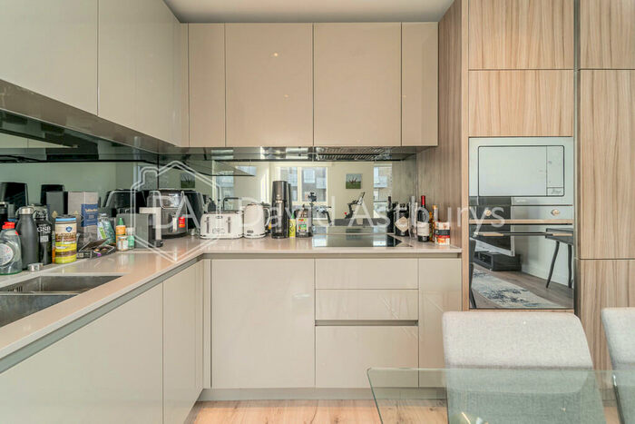 2 Bedroom Apartment To Rent In High Street, Hornsey, London, N8