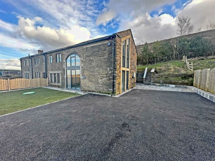 4 Bedroom Semi-Detached House For Sale In New Hey Road, Scammonden, HD3