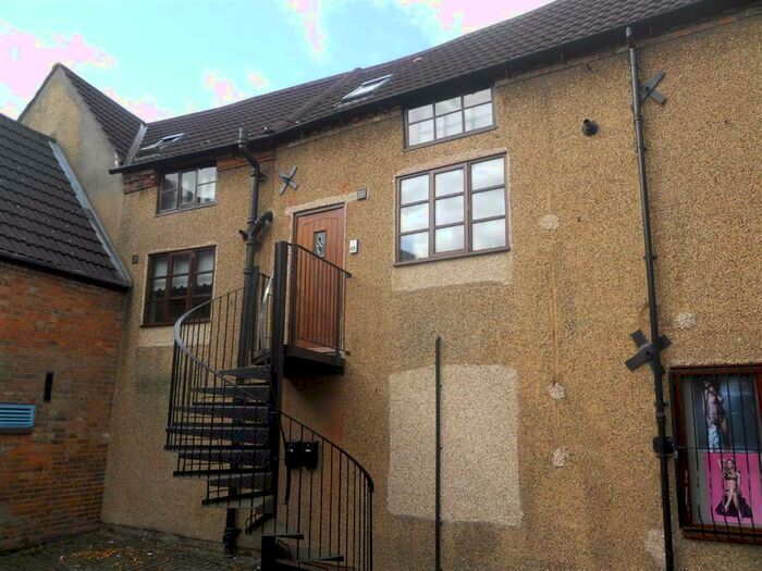 1 Bedroom Flat To Rent In Lilleys Yard, Hinckley, LE10