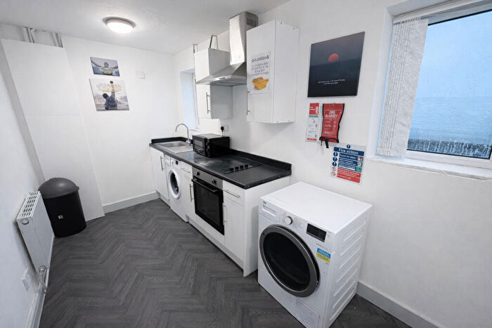 1 Bedroom Flat To Rent In W Apart Hotel, Rochdale Road, Oldham, Lancashire, OL3
