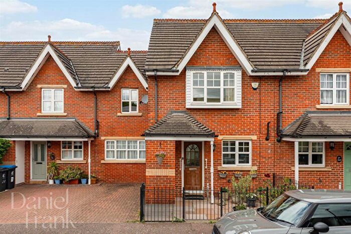 3 Bedroom Terraced House For Sale In Smarts Lane, Loughton, IG10