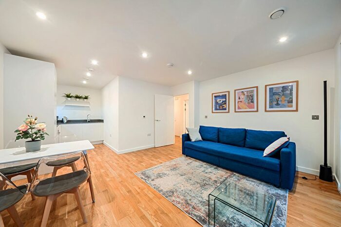 1 Bedroom Flat For Sale In Hawthorne Crescent, Greenwich, SE10