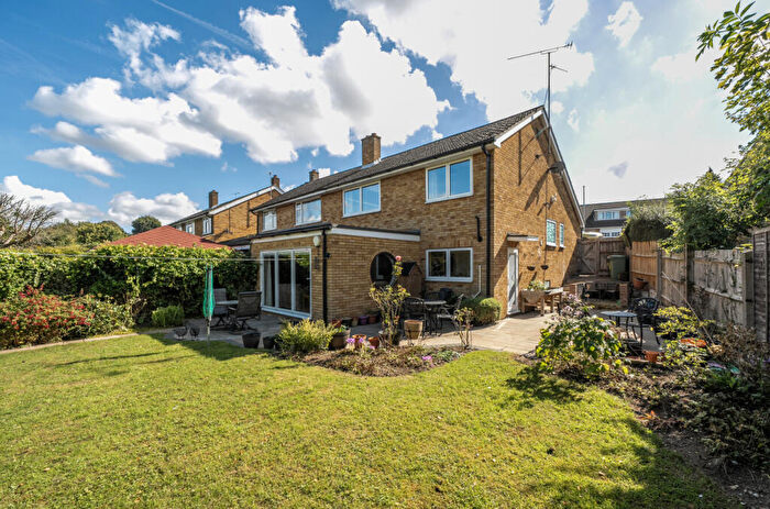 3 Bedroom Semi-Detached House For Sale In Bibshall Crescent, Dunstable, Bedfordshire, LU6