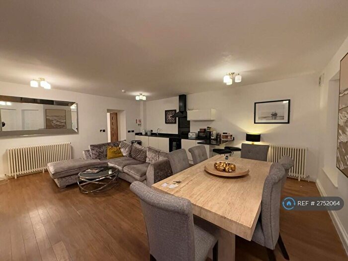 3 Bedroom Flat To Rent In Alexandra Road, Southend-On-Sea, SS1