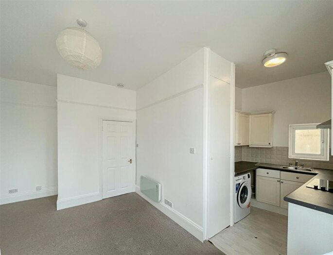 1 Bedroom Flat To Rent In Cavendish Place, Eastbourne, BN21