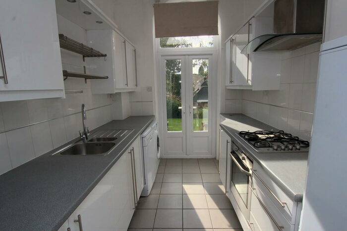2 Bedroom Apartment To Rent In Arundel House, Park Valley, NG7