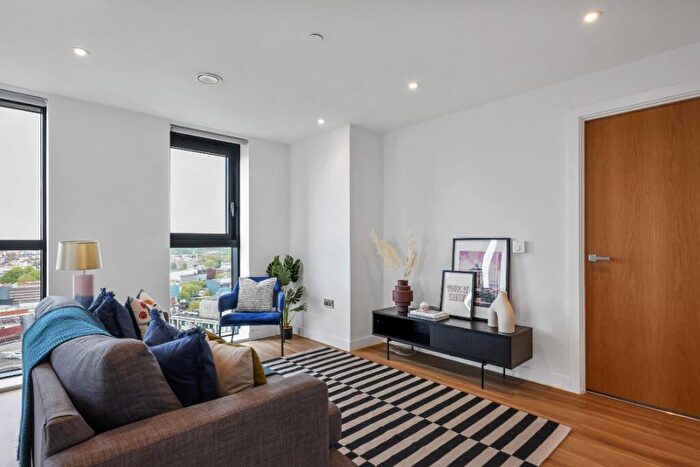 2 Bedroom Flat To Rent In Castle Park View, Castle Street, Bristol, BS2