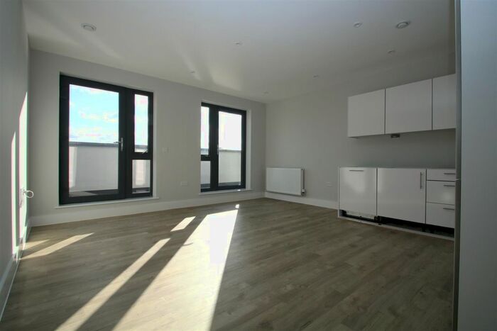 1 Bedroom Flat To Rent In London Road, Hounslow, TW3