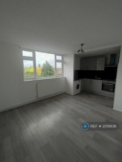 3 Bedroom Flat To Rent In Intalbury Avenue, Aylesbury, HP19