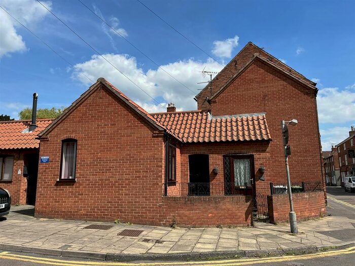 1 Bedroom Semi-Detached House To Rent In Bede House Court, Newark, NG24