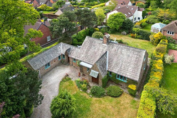 3 Bedroom Detached House For Sale In Hockley Lane, Wingerworth, S42