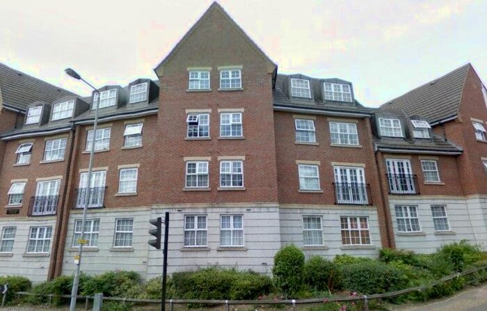 2 Bedroom Flat To Rent In Henley Lodge, Willow Walk, Walthamstow, E17