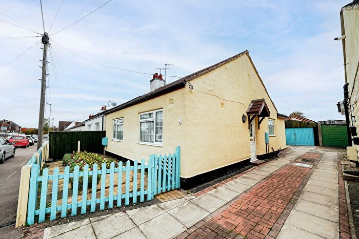 2 Bedroom Semi Detached House For Sale In Mostyn Avenue, Syston, Leicestershire, LE7