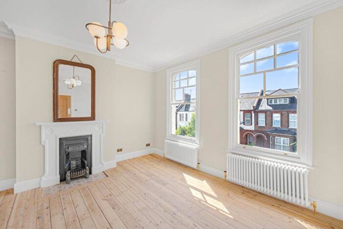 2 Bedroom Flat To Rent In Denver Road, Stoke Newington, N16