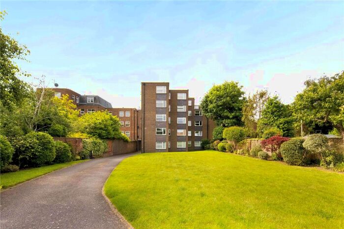 1 Bedroom Flat To Rent In St. Aubyns, Snaresbrook Road, London, E11