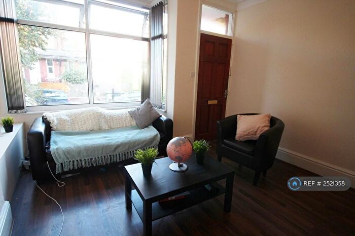 2 Bedroom Detached House To Rent In Stanmore View, Leeds, LS4