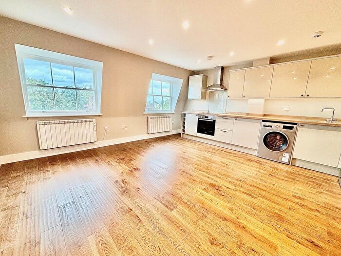 1 Bedroom Flat To Rent In Woodbine Place, Wanstead, E11