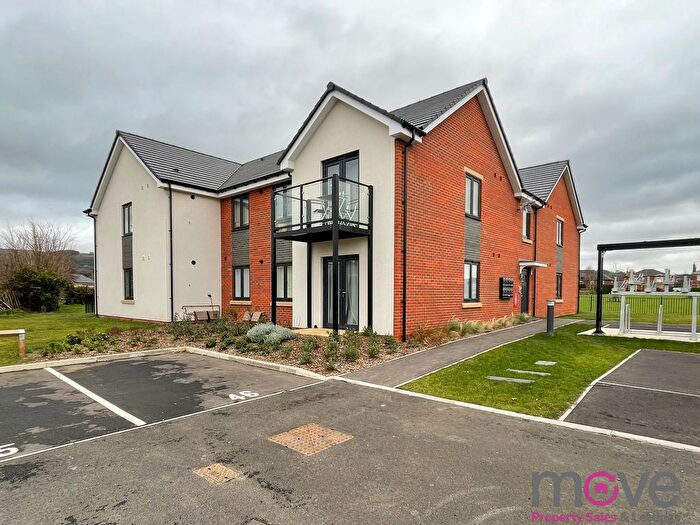 2 Bedroom Flat To Rent In Ridge Close, Cheltenham, GL52
