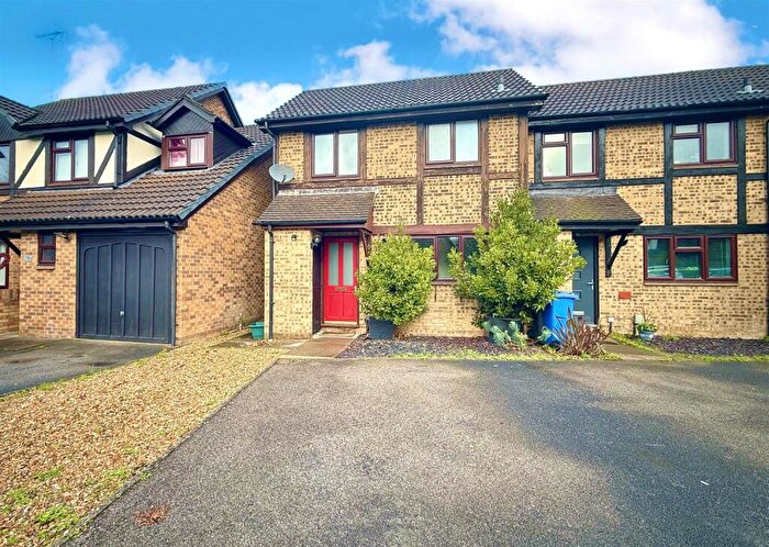 2 Bedroom End Of Terrace House For Sale In Morley Close, Yateley, GU46